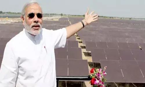 कोई सरेआम तो कोई गुमनाम मगर बोल रहा है, अब तो गुजरात खुद ब खुद बोल रहा है! कोई सरेआम तो कोई गुमनाम मगर बोल रहा है, अब तो गुजरात खुद ब खुद बोल रहा है!