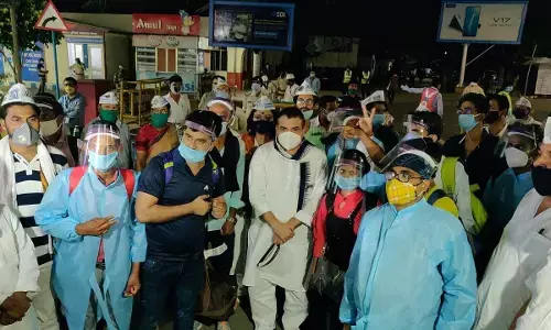 AAP सांसद संजय सिंह की सराहनीय पहल, मजदूरों को अपने साथ प्‍लेन में बिठाकर पटना छोड़कर आए