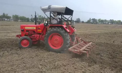 लॉकडाउन के चलते SUV से ज्यादा बिक रहें हैं ट्रेक्टर, महिंद्रा ने मारुती को पछाड़ा लॉकडाउन के चलते SUV से ज्यादा बिक रहें हैं ट्रेक्टर, महिंद्रा ने मारुती को पछाड़ा