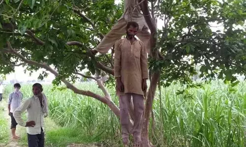 मुजफ्फरनगर में आर्थिक तंगी से परेशान किसान ने की आत्महत्या मुजफ्फरनगर में आर्थिक तंगी से परेशान किसान ने की आत्महत्या