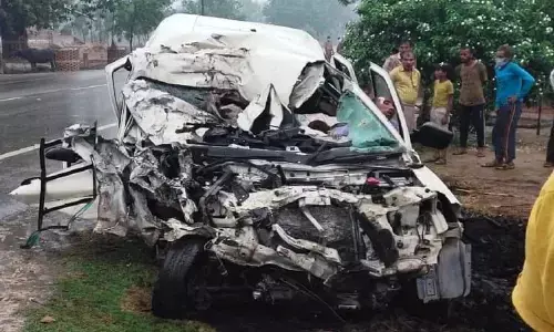 यूपी में भीषण सड़क हादसा, ट्रक और स्कॉर्पियो कार की जोरदार टक्कर, नौ लोगों की मौत यूपी में भीषण सड़क हादसा, ट्रक और स्कॉर्पियो कार की जोरदार टक्कर, नौ लोगों की मौत