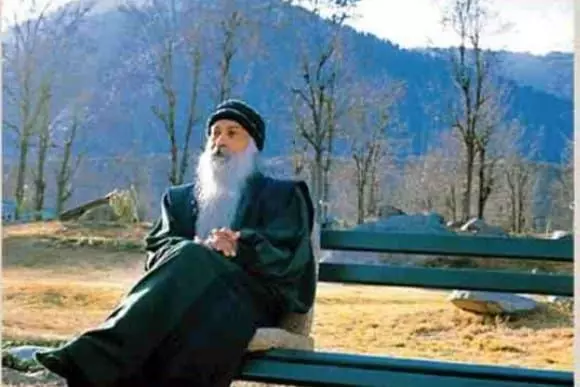 समाज के मैल और फोड़े, तुम ख्वामखाह मे मैल और फोड़े को छूने की गलती ना कर बैठना!
