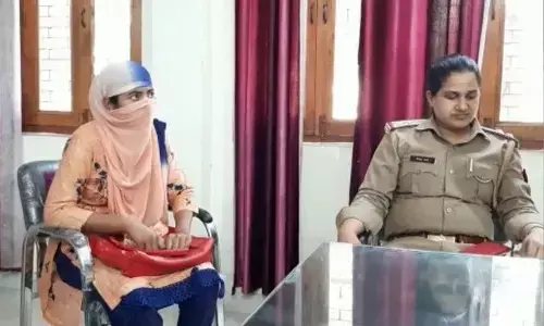 एक करोड़ कमाने वाली शिक्षिका अनामिका यूपी के कासगंज से गिरफ्तार! एक करोड़ कमाने वाली शिक्षिका अनामिका यूपी के कासगंज से गिरफ्तार!