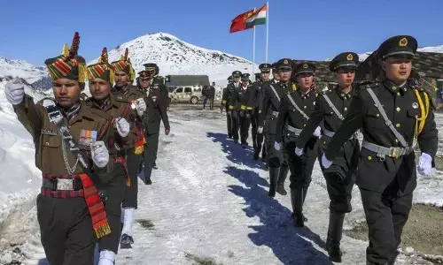 LAC विवाद: भारत-चीन सेना के बीच लेफ्टिनेंट जनरल स्तर की बातचीत मोल्डो में खत्म LAC विवाद: भारत-चीन सेना के बीच लेफ्टिनेंट जनरल स्तर की बातचीत मोल्डो में खत्म