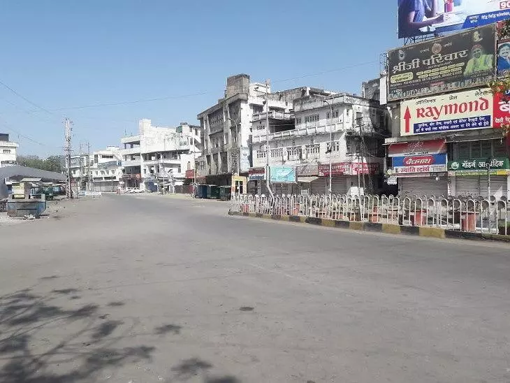 कर्फ्यू आसमान में बैठे ईश्वर का आदेश है कर्फ्यू आसमान में बैठे ईश्वर का आदेश है