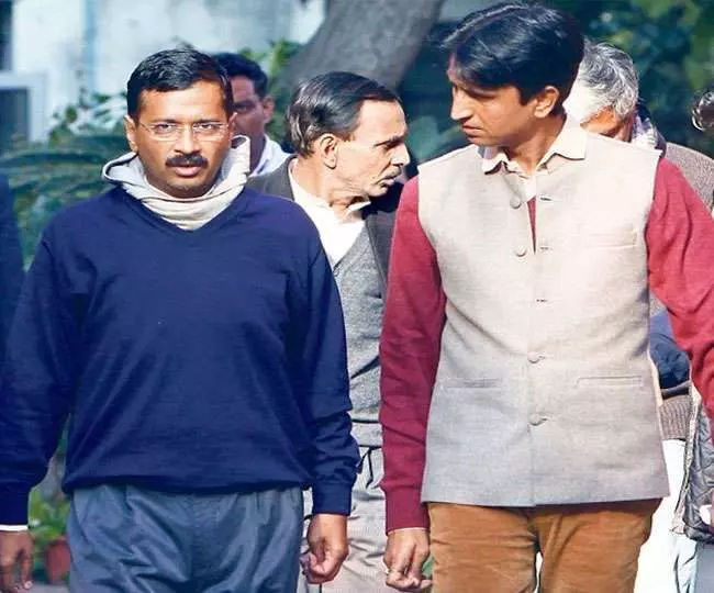 कुमार विश्वास का केजरीवाल से सवाल, चलो लंपट ये बताओ दिल्ली के अस्पतालों में दिल्ली से बाहर के कितने मरीज़ हैं?