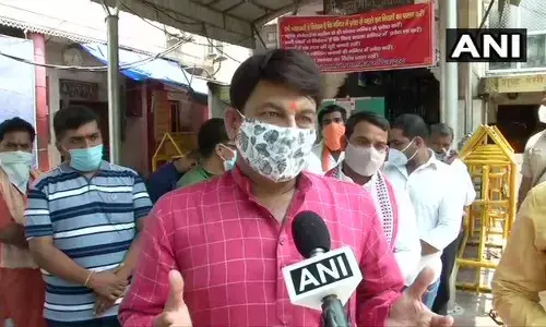 केजरीवाल की बीमारी की खबर सुन मनोज तिवारी पहुंचे हनुमान मंदिर, और बोले ये बात