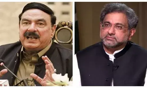 पाकिस्तान में कोरोना का कहर, पूर्व पीएम अब्बासी और रेल मंत्री रशीद भी कोरोना पॉजिटिव