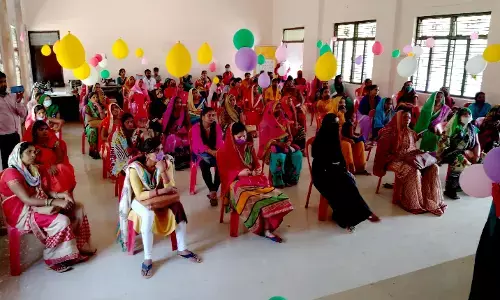 स्मृति ईरानी की अमेठी में महिलाओं को दिया गया यह मंत्र, सक्षम बनेंगे तभी आत्मनिर्भर बनेंगे. स्मृति ईरानी की अमेठी में महिलाओं को दिया गया यह मंत्र, सक्षम बनेंगे तभी आत्मनिर्भर बनेंगे.