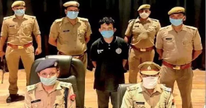 नोएडा पुलिस का बड़ा खुलासा, ब्रेकअप के बाद पॉर्न साइट पर बेच रहा था प्रेमिका के अश्लील फोटो नोएडा पुलिस का बड़ा खुलासा, ब्रेकअप के बाद पॉर्न साइट पर बेच रहा था प्रेमिका के अश्लील फोटो