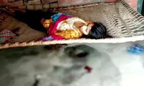 प्रेम प्रसंग के चलते बेटी की हत्या कर आत्म समर्पण करने थाने पहुंचा पिता. प्रेम प्रसंग के चलते बेटी की हत्या कर आत्म समर्पण करने थाने पहुंचा पिता.