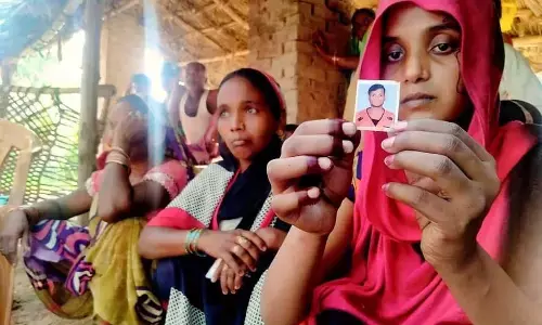 लाॅक डाउन में रवीना ने दिल्ली में बच्चा खोया और आजमगढ़ में पति