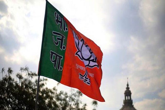 बलिया में बीजेपी सांसद और बीजेपी विधायक आमने सामने, जानिए क्यों? बलिया में बीजेपी सांसद और बीजेपी विधायक आमने सामने, जानिए क्यों?