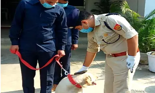 गाजियाबाद में लीना ने किया सनसनीखेज हत्या का खुलासा, एसएसपी ने किया लीना को पुरस्कृत गाजियाबाद में लीना ने किया सनसनीखेज हत्या का खुलासा, एसएसपी ने किया लीना को पुरस्कृत