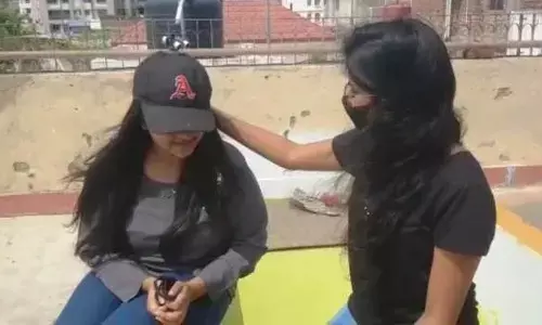 बिहार की दो बहनों का कमाल, बनाई ऐसी टोपी जो बचा सकती है Coronavirus से