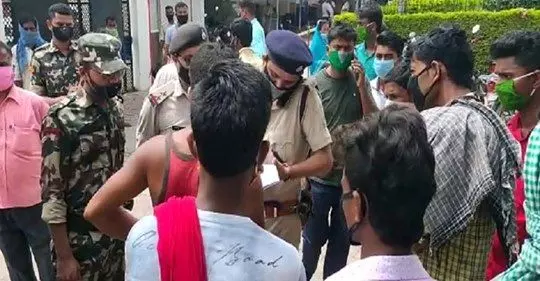 बड़ी खबर : बॉर्डर पर नेपाल पुलिस की अंधाधुंध फायरिंग, 4 भारतीयों को लगी गोली, 1 की मौत