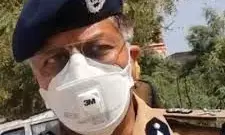 नोएडा में युवक के साथ मारपीट करने पर दो उप-निरीक्षक लाइन हाजिर नोएडा में युवक के साथ मारपीट करने पर दो उप-निरीक्षक लाइन हाजिर