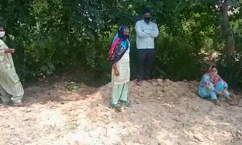 शामली के क्वारंटीन वार्ड में भर्ती दिल्ली पुलिस के सिपाही के पिता की मौत शामली के क्वारंटीन वार्ड में भर्ती दिल्ली पुलिस के सिपाही के पिता की मौत