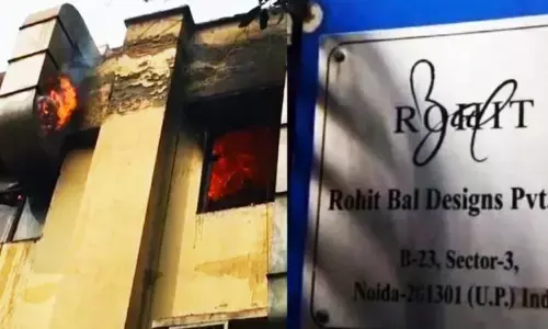 गारमेंट फैक्ट्री में लगी भीषण आग,दमकल की कई गाड़िया ने पाया आग पर काबू गारमेंट फैक्ट्री में लगी भीषण आग,दमकल की कई गाड़िया ने पाया आग पर काबू