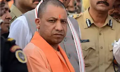 प्रतापगढ़ में पुलिस कस्टडी में व्यक्ति की मौत पर सख्त सीएम योगी, 3 पुलिसकर्मी सस्पेंड प्रतापगढ़ में पुलिस कस्टडी में व्यक्ति की मौत पर सख्त सीएम योगी, 3 पुलिसकर्मी सस्पेंड