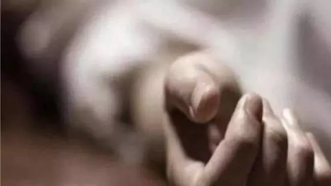 दिल्ली में कोरोना के शक में IRS अफसर ने की खुदकुशी, कार में मिला शव दिल्ली में कोरोना के शक में IRS अफसर ने की खुदकुशी, कार में मिला शव