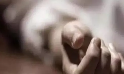 दिल्ली में कोरोना के शक में IRS अफसर ने की खुदकुशी, कार में मिला शव दिल्ली में कोरोना के शक में IRS अफसर ने की खुदकुशी, कार में मिला शव