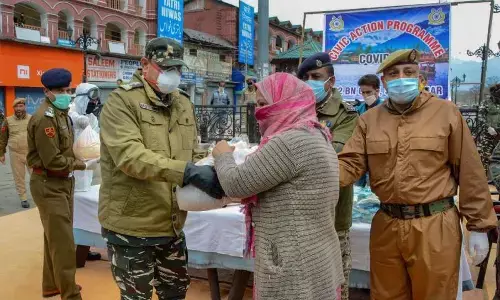 जम्मू-कश्मीर में CRPF के दस जवान, पांच पुलिसकर्मी Coronavirus से संक्रमित पाए गए