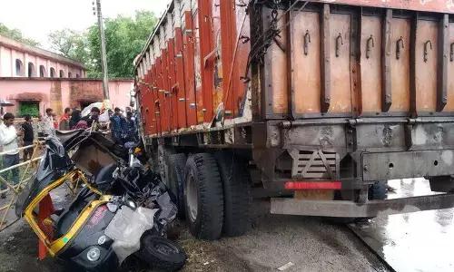 बिहार में भीषण हादसा, 6 लोगों की मौके पर ही दर्दनाक मौत, 18 लोग घायल बिहार में भीषण हादसा, 6 लोगों की मौके पर ही दर्दनाक मौत, 18 लोग घायल