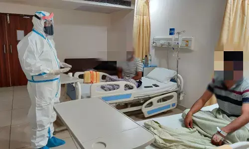 कोरोना पॉजिटिव पुलिसकर्मी पुलिस आयुक्त को देखकर भावुक हो गये, बोले सर, कोरोना भी हमारे हौंसले को नहीं तोड़ सकता कोरोना पॉजिटिव पुलिसकर्मी पुलिस आयुक्त को देखकर भावुक हो गये, बोले सर, कोरोना भी हमारे हौंसले को नहीं तोड़ सकता