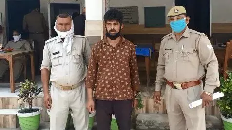 प्रवासी मजदूर के परिवार को घर छोड़ने के बहाने बच्ची से किया ट्रक ड्राइवर ने बलात्कार, पुलिस ने कुछ घंटे में ट्रक समेत किया गिरफ्तार प्रवासी मजदूर के परिवार को घर छोड़ने के बहाने बच्ची से किया ट्रक ड्राइवर ने बलात्कार, पुलिस ने कुछ घंटे में ट्रक समेत किया गिरफ्तार