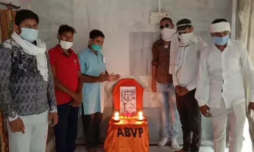 चीन सीमा पर शहीद हुए सैनिकों को दी श्रद्धांजलि.चीनी सामान न खरीदने की सपथ.