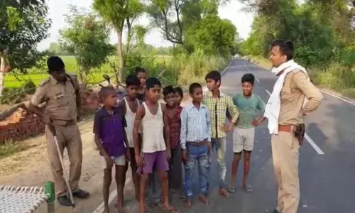 ये बच्चे चीन से लड़ने के लिए घर से निकल पड़े, देखिये इनका जज्बा क्या बोले? ये बच्चे चीन से लड़ने के लिए घर से निकल पड़े, देखिये इनका जज्बा क्या बोले?