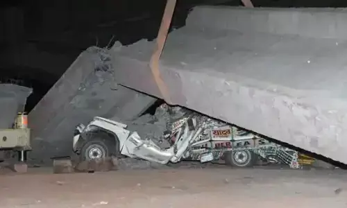 एटा में निर्माणाधीन पुल गिरा, मचा हाहाकार, सीएम ने जताई नाराजगी डीएम एसएसपी को दिया ये निर्देश एटा में निर्माणाधीन पुल गिरा, मचा हाहाकार, सीएम ने जताई नाराजगी डीएम एसएसपी को दिया ये निर्देश