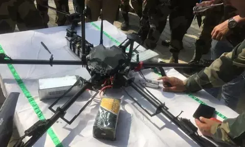 जम्मू-कश्मीर: पाकिस्तान ने हथियार-गोलाबारूद बांधकर भेजा ड्रोन, BSF ने मार गिराया