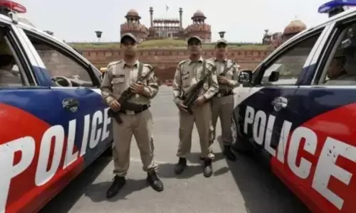 High Alert पर दिल्ली : जम्मू-कश्मीर से 4-5 आतंकी ट्रक में सवार होकर दिल्ली के लिए निकले High Alert पर दिल्ली : जम्मू-कश्मीर से 4-5 आतंकी ट्रक में सवार होकर दिल्ली के लिए निकले