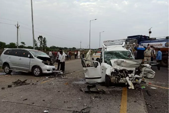 बड़ी खबर : सड़क दुर्घटना में पंच जूना अखाड़ा के अध्यक्ष महंत सोमेश्वर गिरी सहित 5 की मौत बड़ी खबर : सड़क दुर्घटना में पंच जूना अखाड़ा के अध्यक्ष महंत सोमेश्वर गिरी सहित 5 की मौत