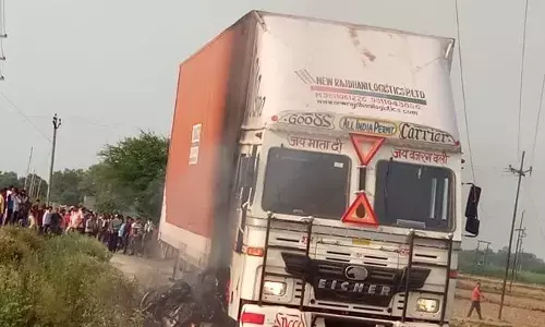 मेरठ में बड़ा हादसा, ट्रक में बिजली उतरने से तीन लोंगों दर्दनाक मौत, देखिये खौफनाक मंजर का वीडियो