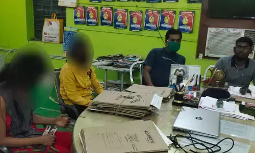 बिहार के बेगूसराय में प्रेम त्रिकोण का अजीबोगरीब मामला, एक लडकी के दो पति, एक पुरुष एक महिला पुलिस परेशान किसे सौंपे उसे! बिहार के बेगूसराय में प्रेम त्रिकोण का अजीबोगरीब मामला, एक लडकी के दो पति, एक पुरुष एक महिला पुलिस परेशान किसे सौंपे उसे!