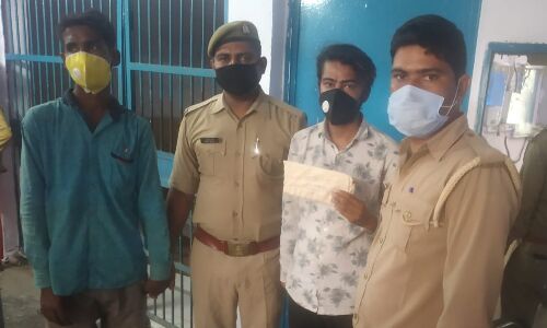 नोएडा पुलिस ने किया तीन शातिर चोरों को गिरफ्तार नोएडा पुलिस ने किया तीन शातिर चोरों को गिरफ्तार