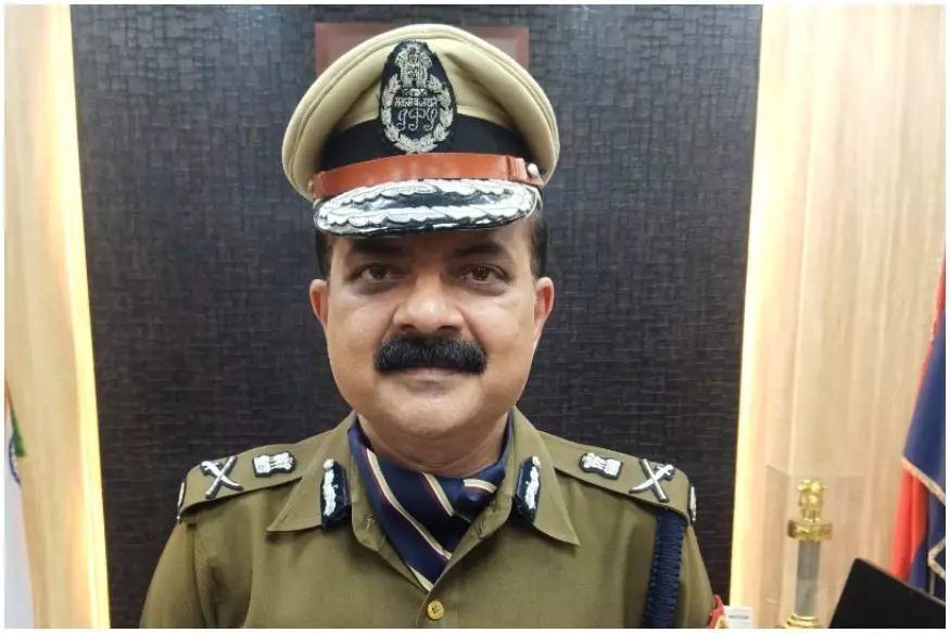 लखनऊ पुलिस कमिश्नर सुजीत पाण्डेय की मीटिंग के दौरान बिगड़ी तबियत