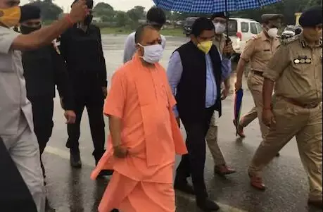 राम मंदिर की तैयारियों का जायजा लेने अयोध्या पहुंचे CM योगी, संतों से करेंगे मुलाकात