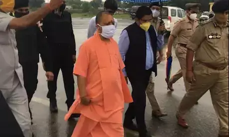 राम मंदिर की तैयारियों का जायजा लेने अयोध्या पहुंचे CM योगी, संतों से करेंगे मुलाकात राम मंदिर की तैयारियों का जायजा लेने अयोध्या पहुंचे CM योगी, संतों से करेंगे मुलाकात