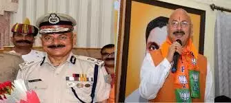 पूर्व DGP पर बेटे की बहू का गंभीर आरोप, कहा-पति समलैंगिक है तो मेरे या दूसरों के साथ बनाओ संबंध पूर्व DGP पर बेटे की बहू का गंभीर आरोप, कहा-पति समलैंगिक है तो मेरे या दूसरों के साथ बनाओ संबंध