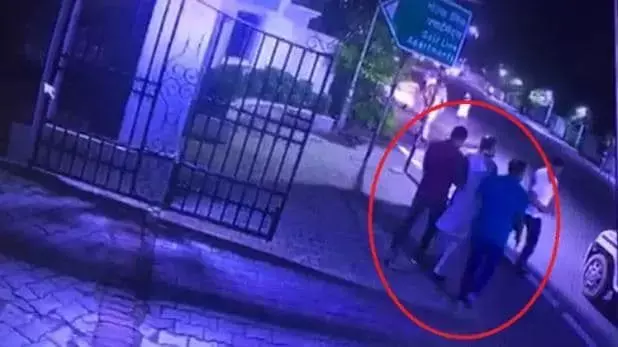 लखनऊ पुलिस ने देर रात कांग्रेस के नेता शाहनवाज को किया घर से गिरफ्तार, थाने पर पार्टी का हंगामा, फिर हुआ लाठीचार्ज