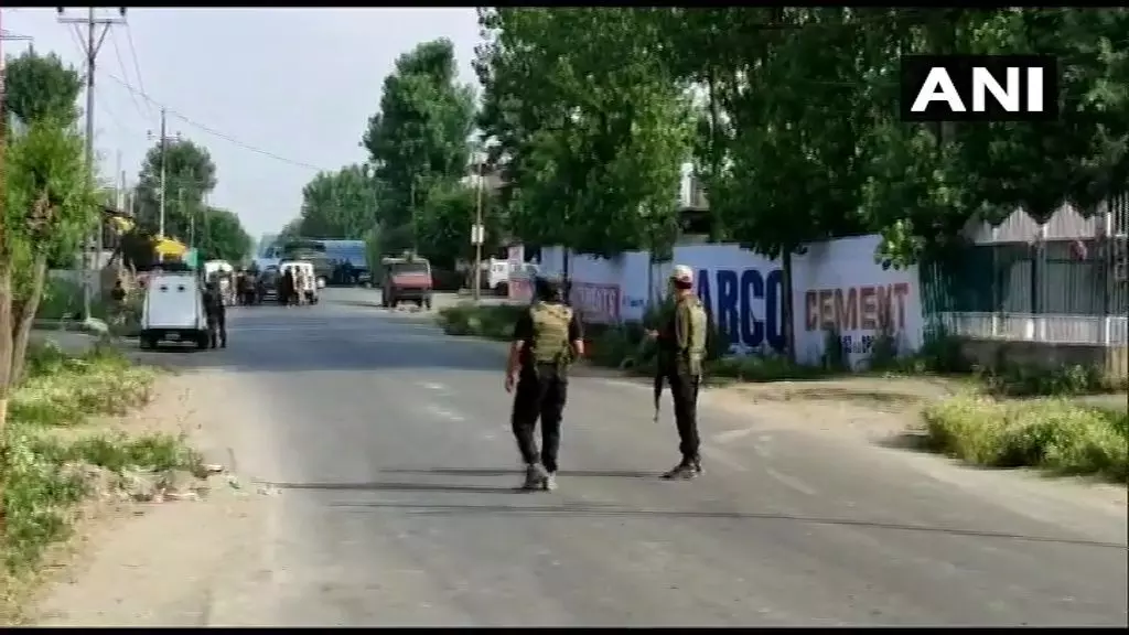 J-K: सोपोर में CRPF पार्टी पर आतंकी हमला, एक जवान शहीद एक नागरिक की मौत, तीन जवान जख्मी