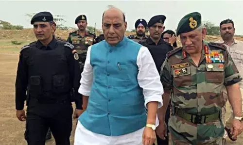 लेह-लद्दाख जाएंगे रक्षा मंत्री राजनाथ सिंह और सेना प्रमुख जनरल, सुरक्षा तैयारियों का लेंगे जायजा। लेह-लद्दाख जाएंगे रक्षा मंत्री राजनाथ सिंह और सेना प्रमुख जनरल, सुरक्षा तैयारियों का लेंगे जायजा।