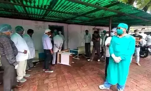 मध्य प्रदेश: डॉक्टर और पुलिसकर्मी के बीच अस्‍पताल में चले लात-घूंसे, CCTV में कैद हुआ वीडियो