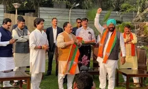 शिवराज मंत्रीमंडल में दिखा कांग्रेस के बागियों का दबदबा, सिंधिया खेमे के 9 पूर्व विधायक और तीन बागी शामिल शिवराज मंत्रीमंडल में दिखा कांग्रेस के बागियों का दबदबा, सिंधिया खेमे के 9 पूर्व विधायक और तीन बागी शामिल