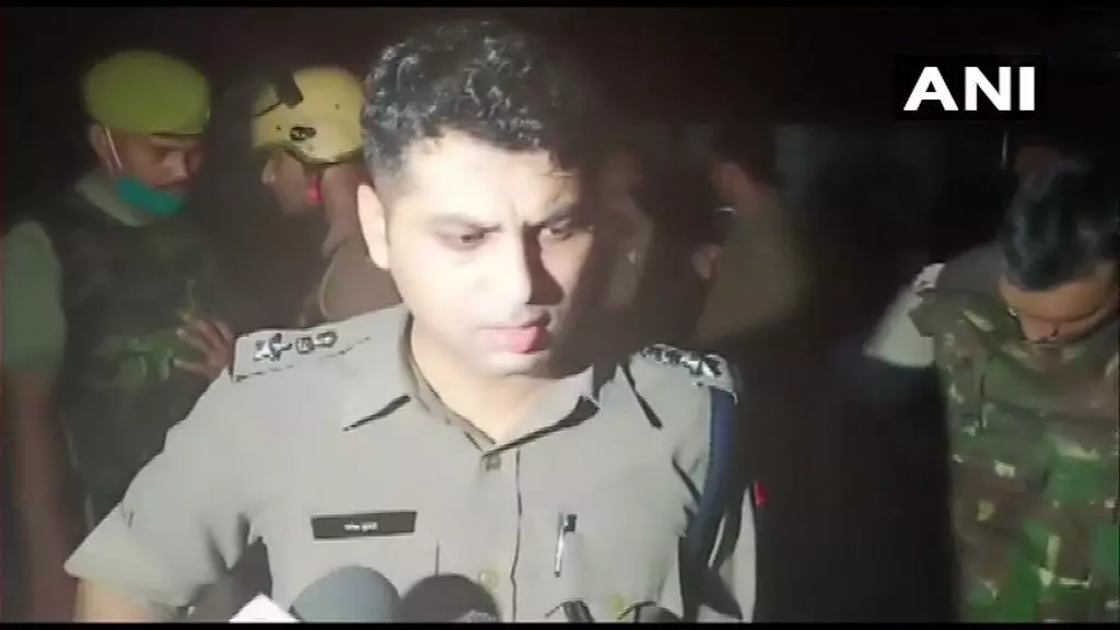 यूपी के कानपुर में हिस्ट्रीशीटर विकास दुवे को गिरफ्तार करने गई पुलिस पर बदमाशों ने की फायरिंग, आठ पुलिस कर्मी शहीद