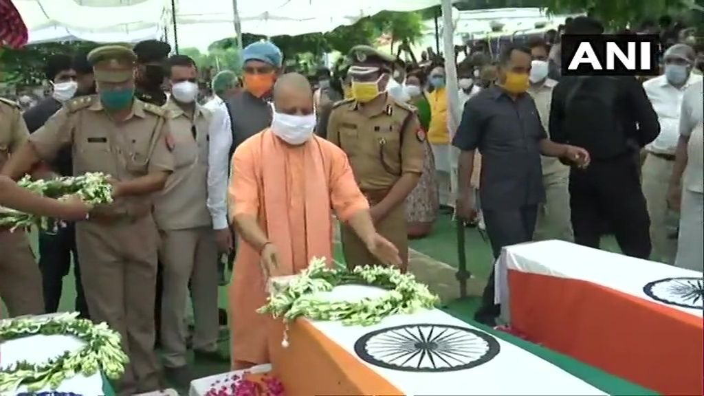 कानपुर में सीएम योगी का ऐलान, शहीद पुलिसकर्मियों के परिजनों को एक-एक करोड़ रु. पेंशन और सरकार नौकरी कानपुर में सीएम योगी का ऐलान, शहीद पुलिसकर्मियों के परिजनों को एक-एक करोड़ रु. पेंशन और सरकार नौकरी